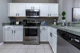Cozy Family 3BR Townhouse  Perfect Stay for 6 Guests! - Image 5
