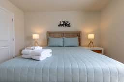Family Friendly 5BR Home Pool, Patio & Room for 10! - Image 5