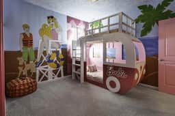 Family Villa w Pool Games n Themed Rooms - Image 4