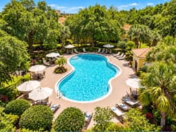 4BR Compass Bay Villa • GREAT Location • Relax - Image 2
