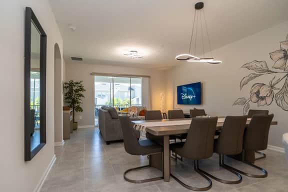 Luxurious townhouse with themed rooms near Disney - Image 5