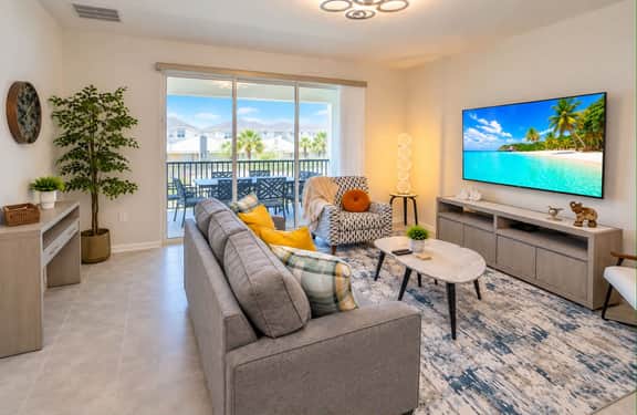 Luxurious townhouse with themed rooms near Disney - Image 2